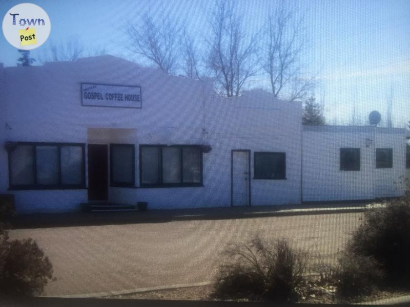 Photo of 4500 sq ft building in Willingdon AB on large lot