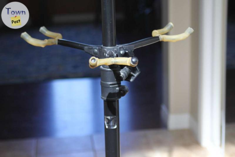 Photo of Yorkville 6 Guitar Stand